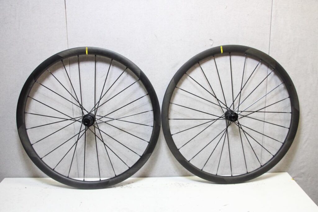 COSMIC SLR 32 DISC シマノ11/12対応 クリンチャー チューブレス カーボンホイールセット