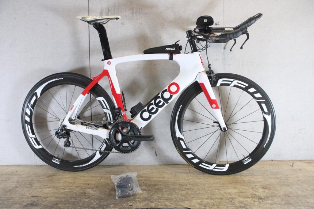 venom フルカーボン FFWD F6R SHIMANO ULTEGRA 6870 Di2 2X11S