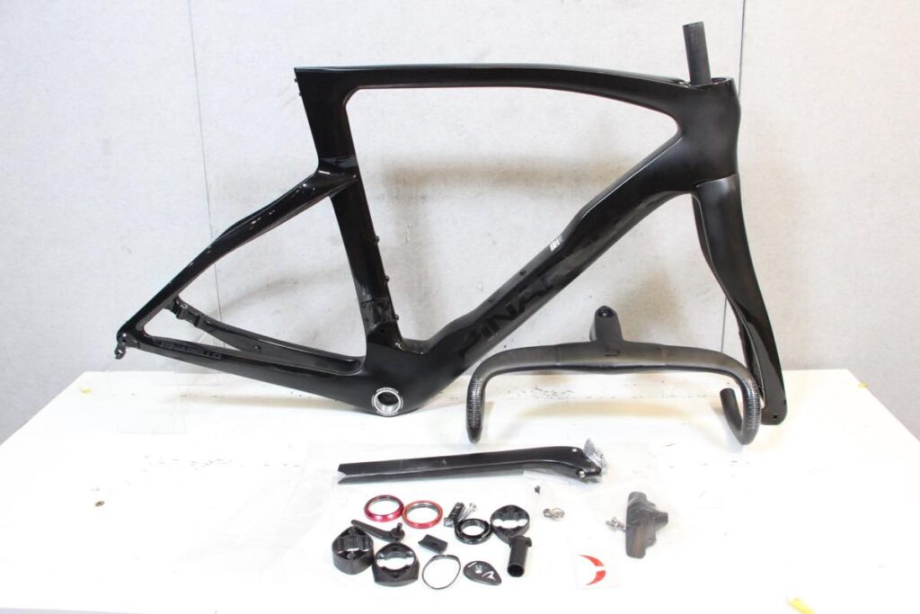 PINARELLO（ピナレロ）｜DOGMA F DISK カーボンフレーム MoST TALON ULTRAハンドル 2022年 540size｜超美品｜買取金額 535,000円
