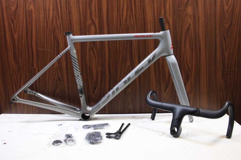 HELIUM SLX FORZA ハンドルステム付属
