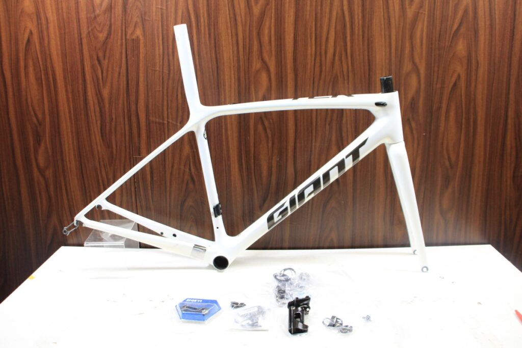 TCR ADVANCED SL レインボーホワイト