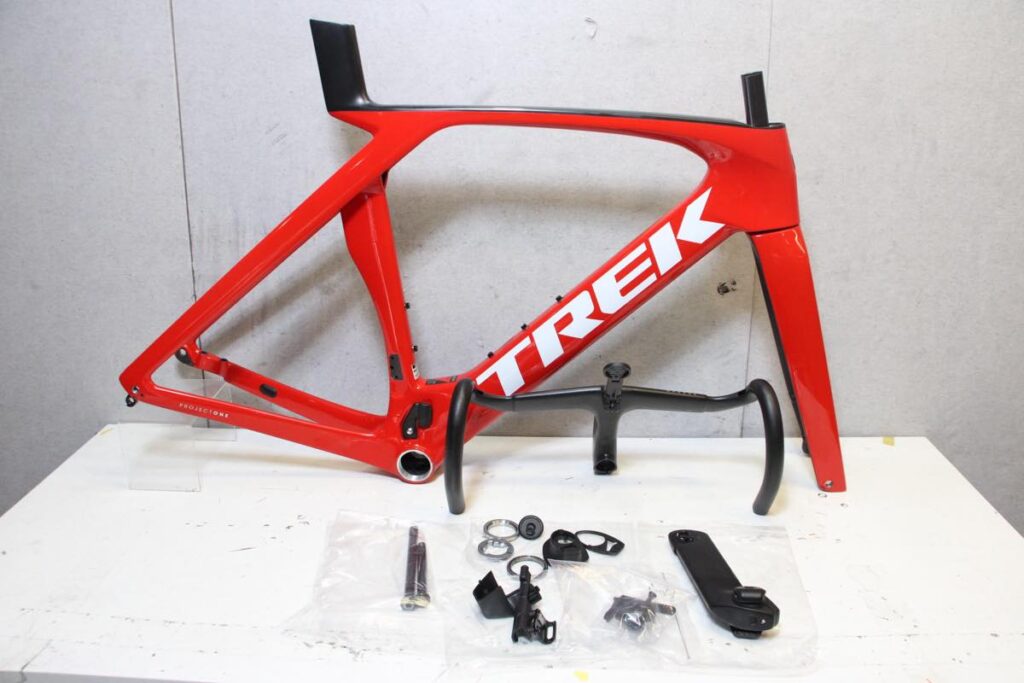MADONE SLR Gen7 project one 専用ハンドル付属