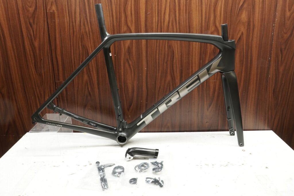 TREK（トレック）｜EMONDA SLR カーボンフレーム PROJECT ONE オニキスカーボン OCLV800 サイズ56 2022年｜中古｜買取金額 135,000円
