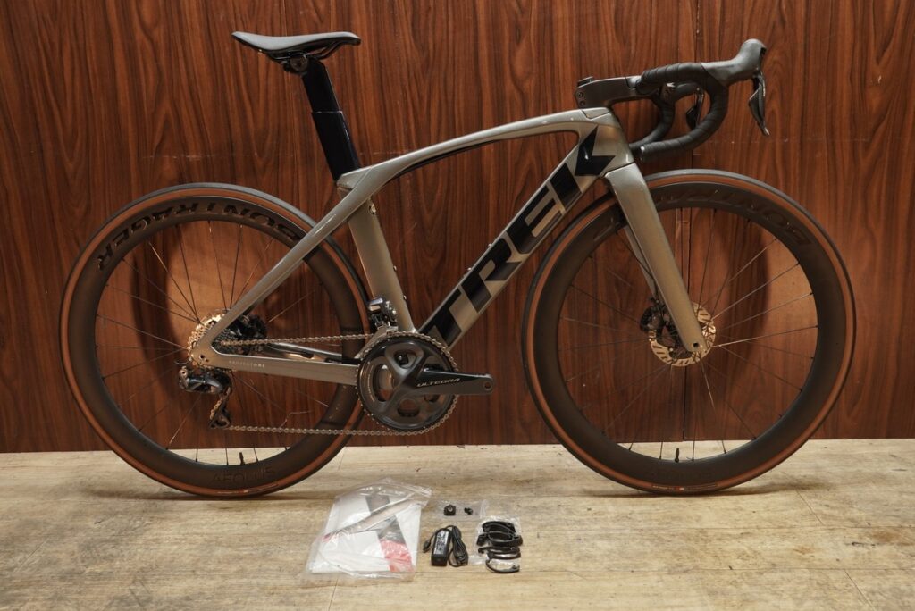 MADONE SLR GEN6 フルカーボン SHIMANO ULTEGRA R8070 Di2 2X11S
