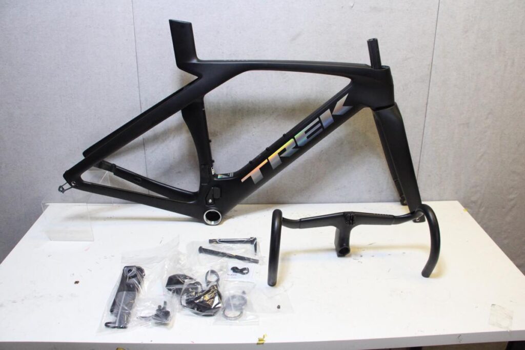 MADONE SLR Gen7 専用ハンドル付属