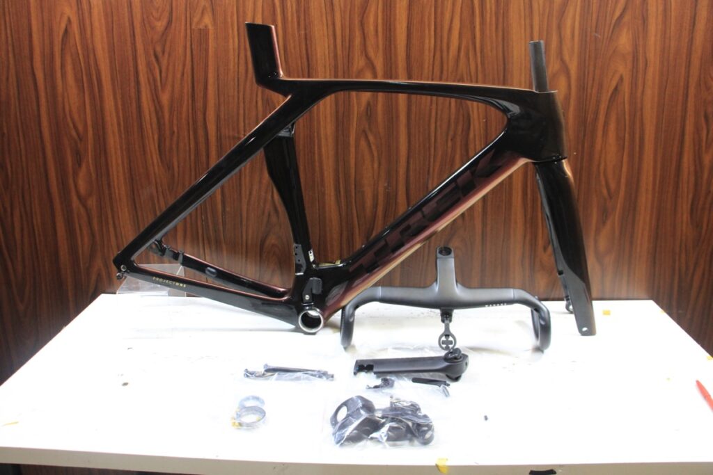TREK（トレック）｜MADONE SLR Gen7 project one Axinite Flip 2024年 56size｜超美品｜買取金額 227,000円